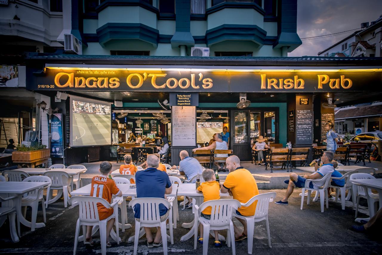 Angus O'Tool's Irish Pub Pensión Karon Exterior foto